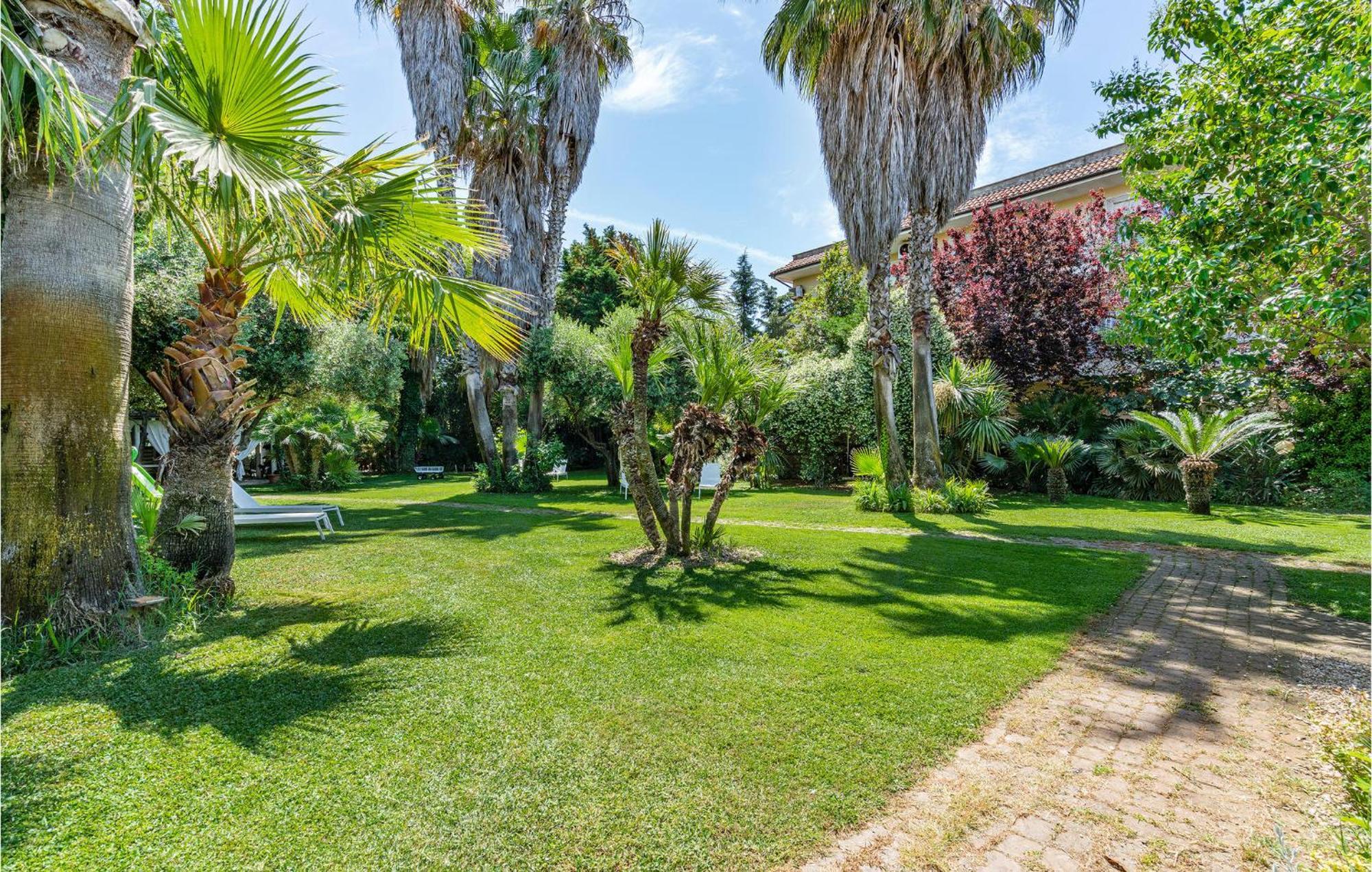 Beautiful Home In Fiumicino With Wifi מראה חיצוני תמונה